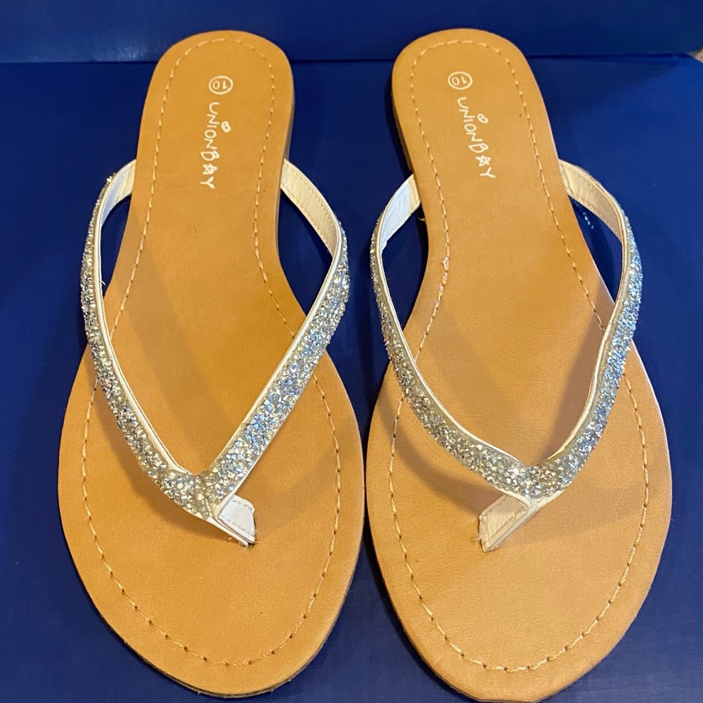 NWT UNION BAY “SUNNY” BLING FLIP FLOPS 🩴